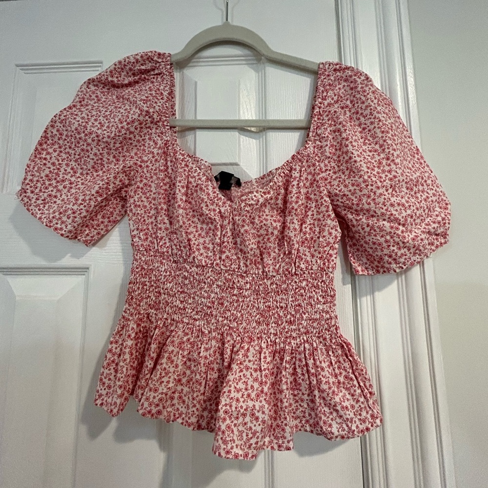 Size small red floral puff sleeve blouse